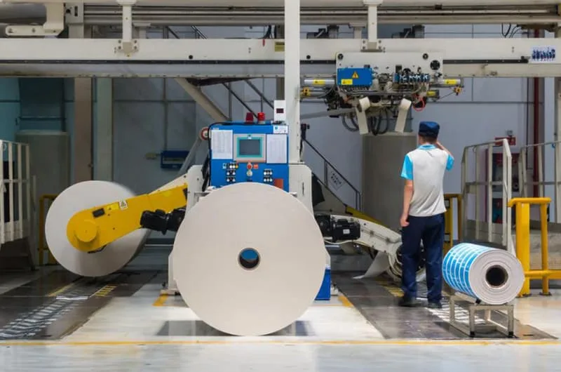 Sowineco's staff is cutting rolls