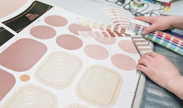 Sowineco's staff is checking printing