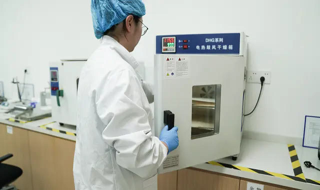 Engineers is doing material experiments